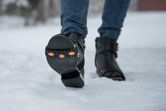 Låt det snöa! Nu är det halkigt och hög tid för broddar